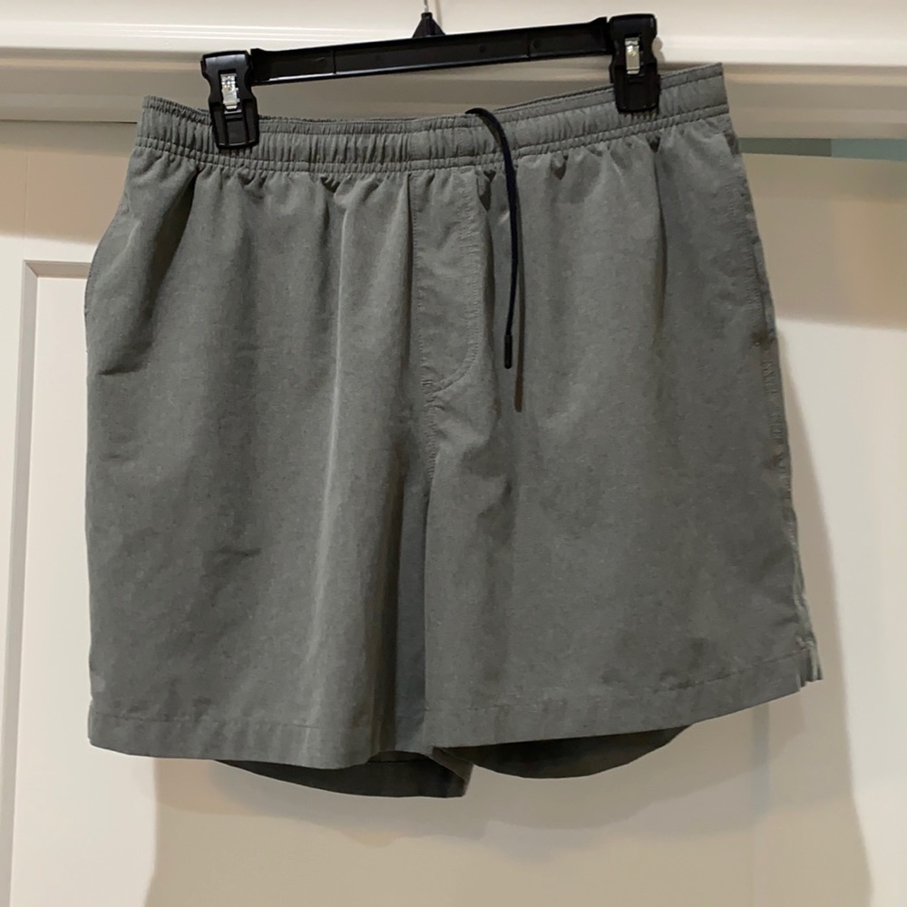Gray athletic Chubbies 5.5”